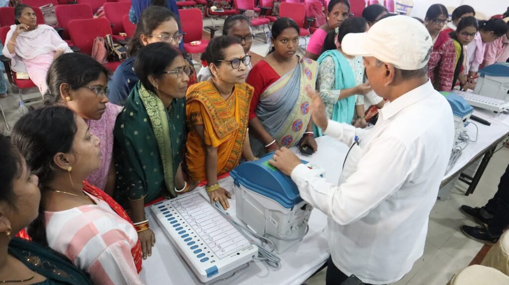 आगामी लोकसभा आम निर्वाचन-2024 हेतु पीठासीन पदाधिकारियों को निर्वाचन प्रक्रिया की जानकारी दी गई.