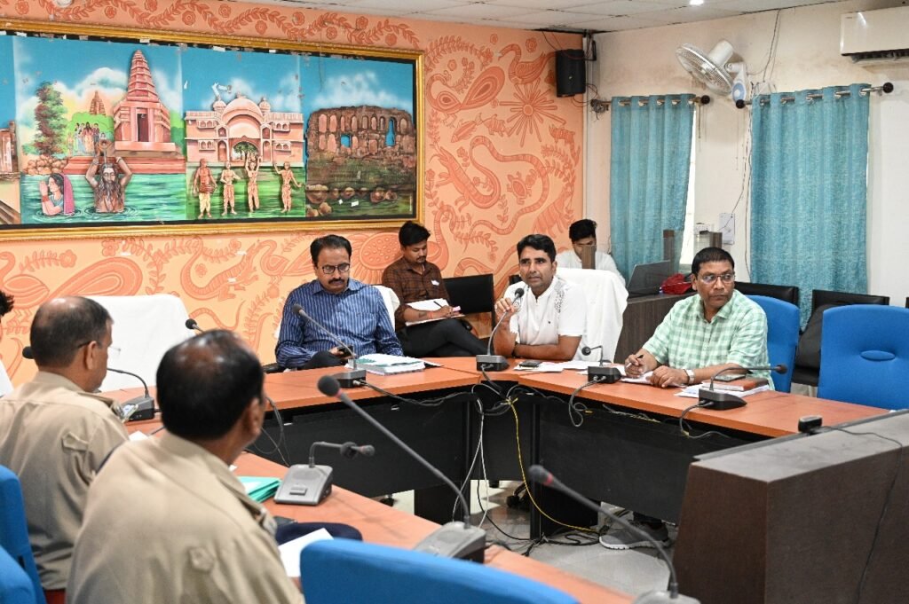 पोस्टल बैलट पेपर कोषांग की समीक्षात्मक बैठक आयोजित।