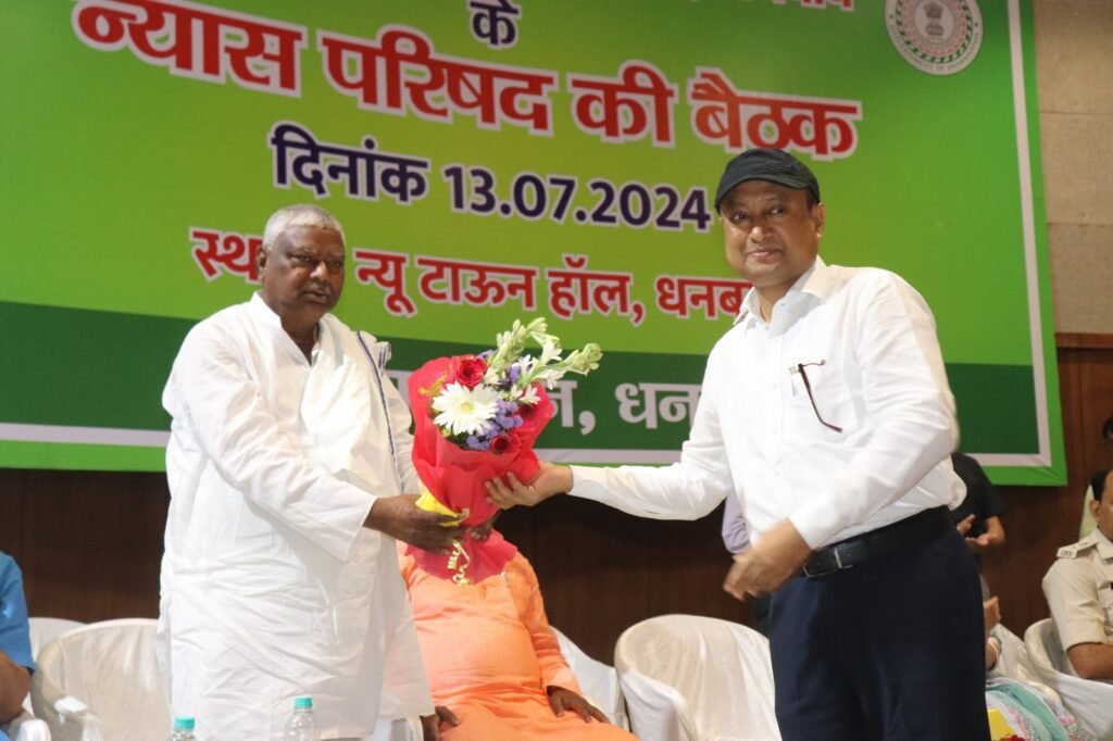 डीसी धनबाद ने दो सांसद दो विधायक और जिला परिषद के साथ बैठक की।