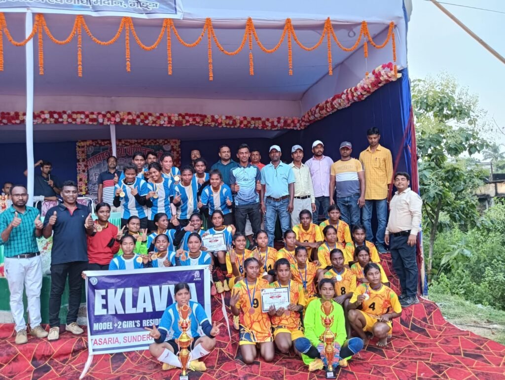 जिलास्तरीय खेलो झारखंड प्रतियोगिता के तीसरे दिन अंडर 14 बालक , बालिका तथा अंडर 19 बालिका वर्ग के फुटबाल के मैच संपन्न