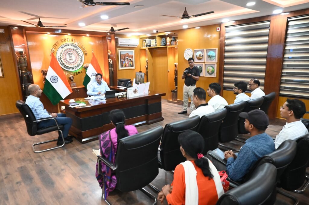 नमामि गंगे परियोजना एवं गंगा घाट विकास पर जिला स्तरीय समीक्षा बैठक संपन्न