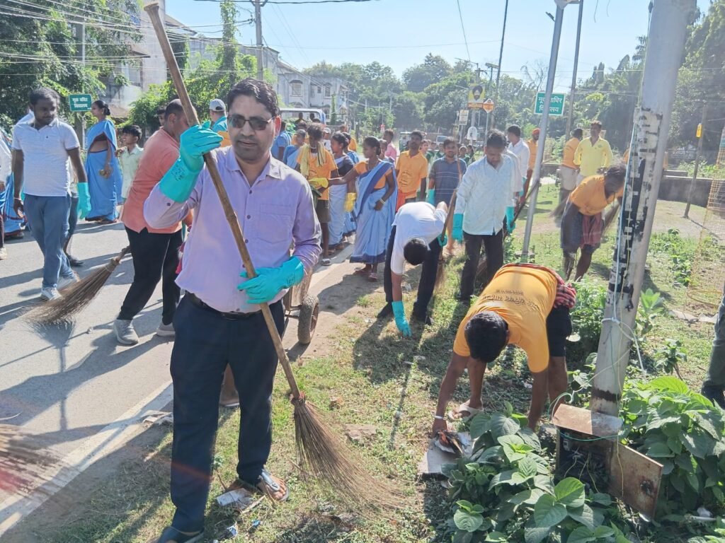 “एक दिन, एक घंटा, एक साथ” : जिले में राष्ट्रव्यापी स्वैच्छिक श्रमदान अभियान