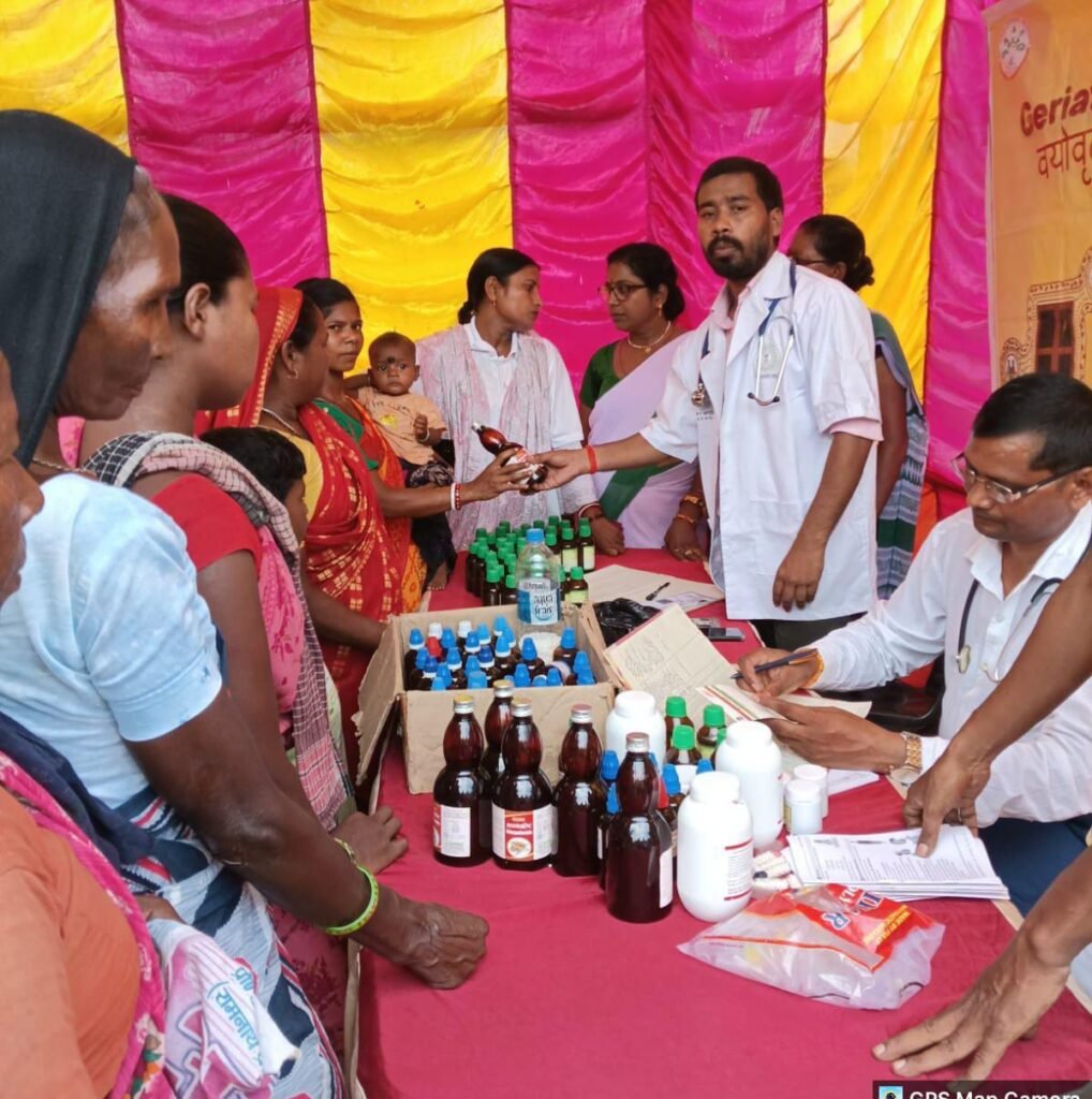 जिला पाकुड़ में आयुष जांच शिविर में 162 लोगों का हुआ स्वास्थ्य परीक्षण