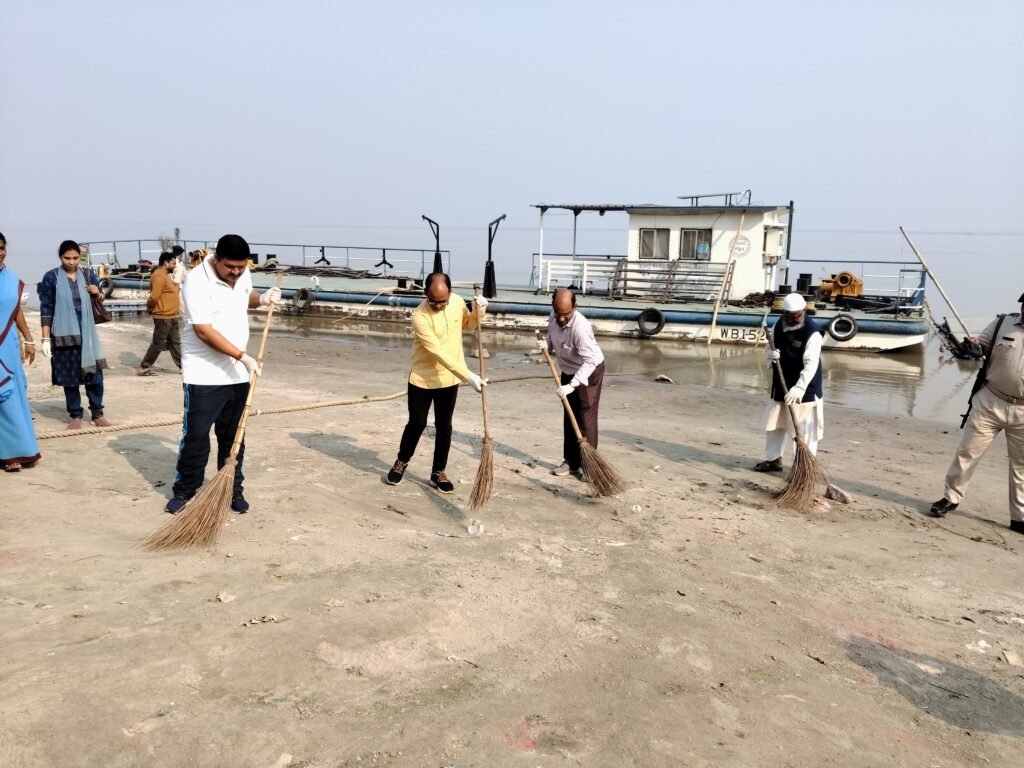 राजमहल में स्वच्छता अभियान का सफल आयोजन — “स्वच्छ झारखंड, सुंदर झारखंड” के संकल्प के साथ जनता की भागीदारी सराहनीय